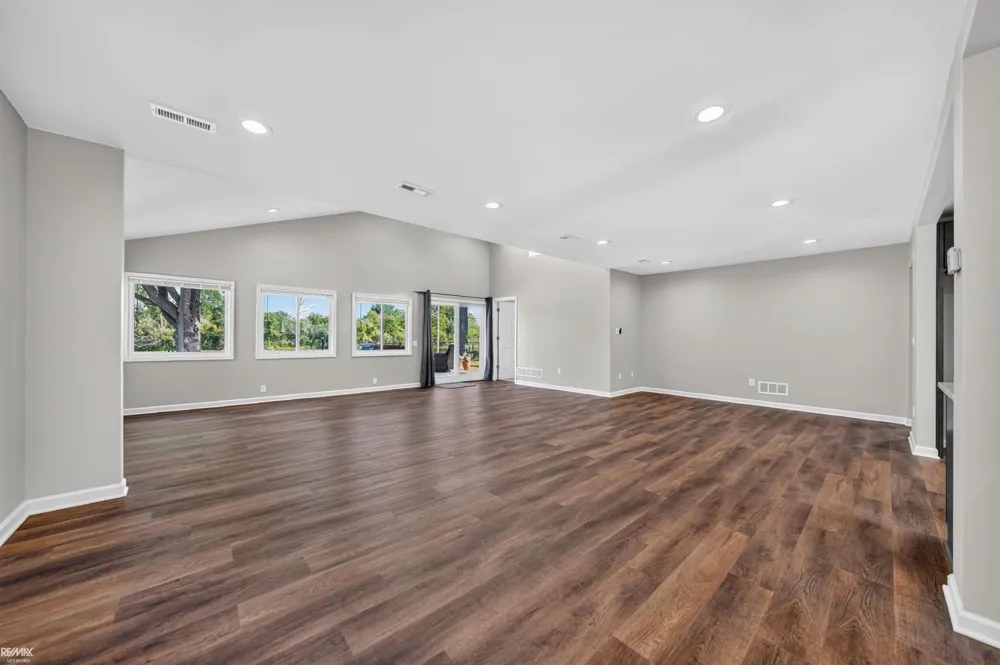 27401 S River Rd Road Harrison Charter Township, MI 48045