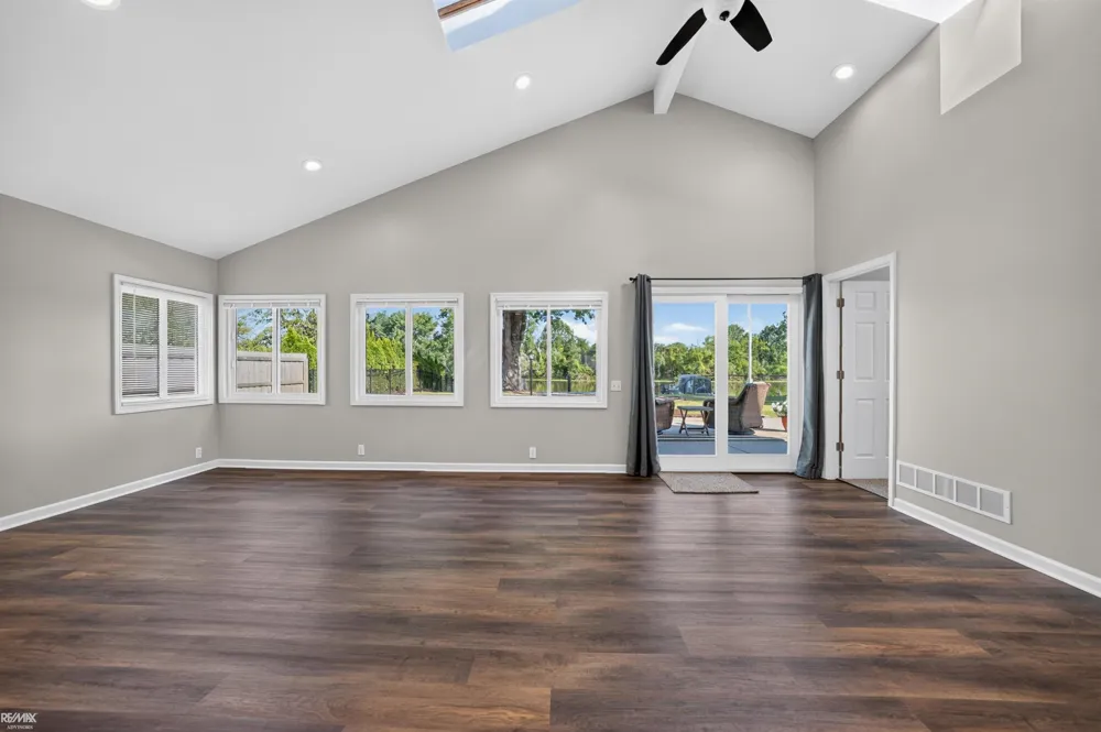 27401 S River Rd Road Harrison Charter Township, MI 48045