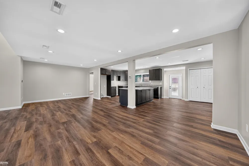 27401 S River Rd Road Harrison Charter Township, MI 48045