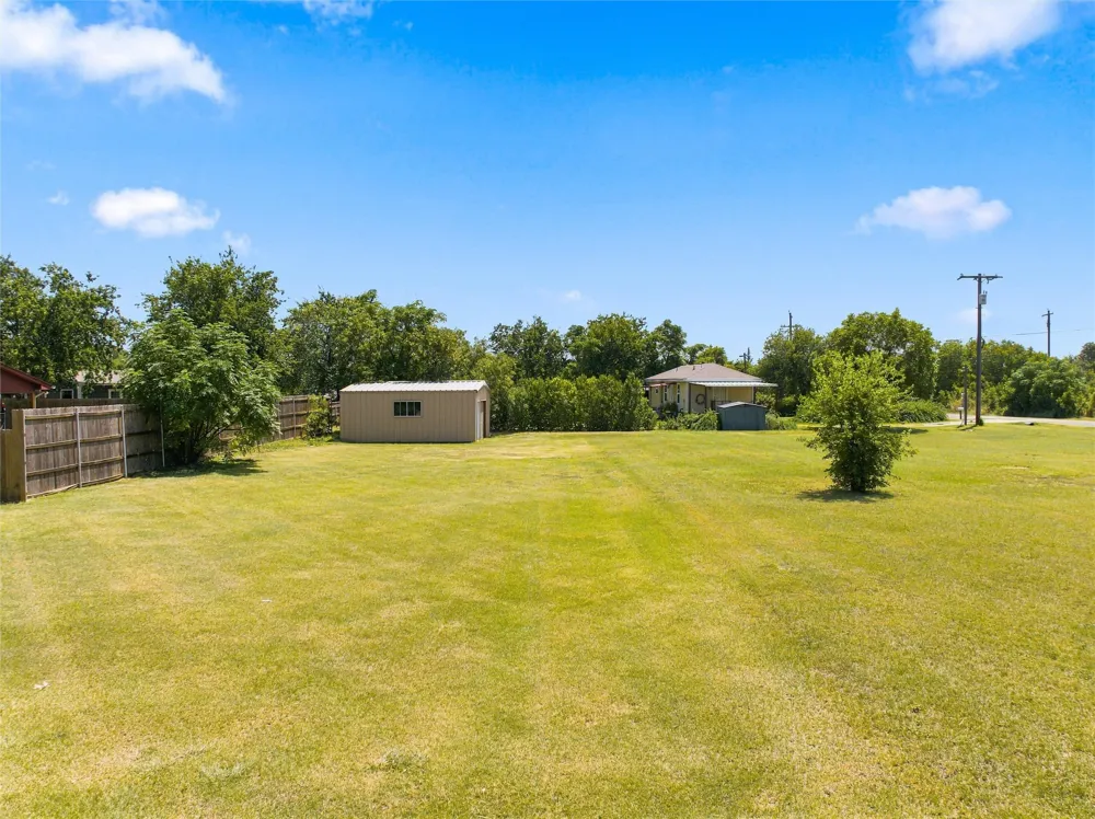 E 5th Street Crawford, TX 76638