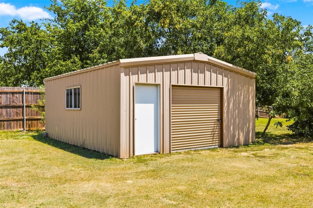 E 5th Street Crawford, TX 76638