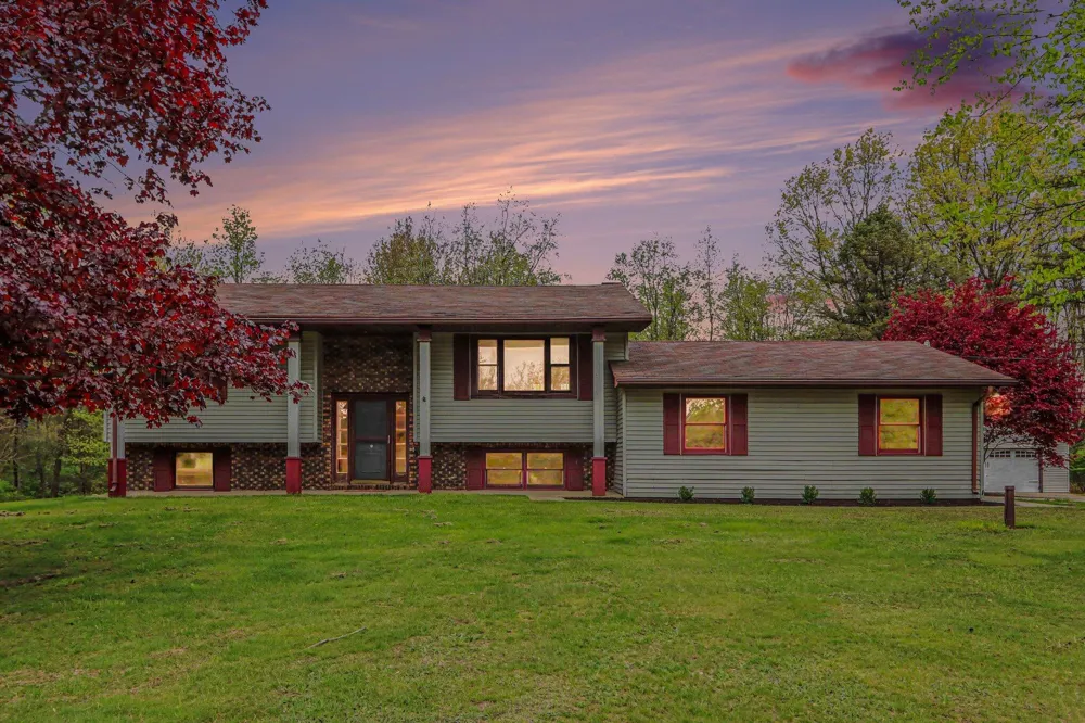 16711 CD AVENUE E Augusta, MI 49012