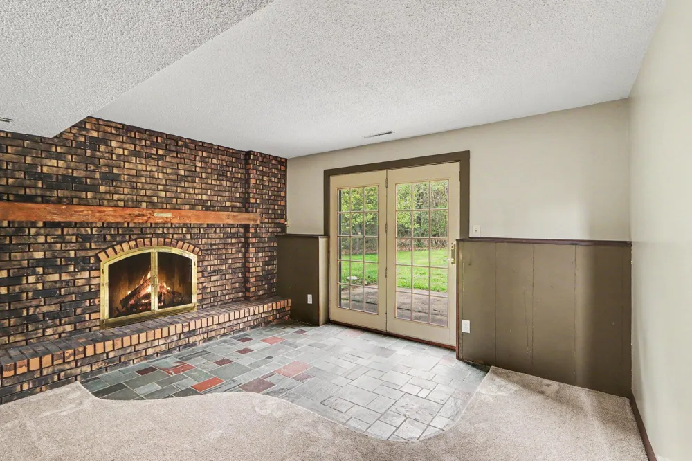 16711 CD AVENUE E Augusta, MI 49012