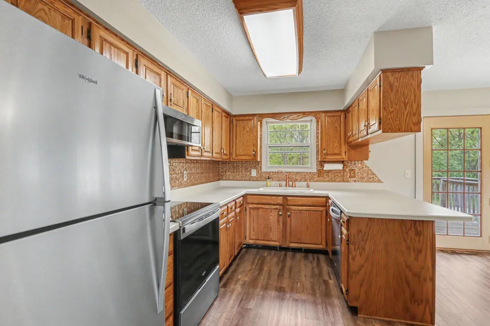 16711 CD AVENUE E Augusta, MI 49012
