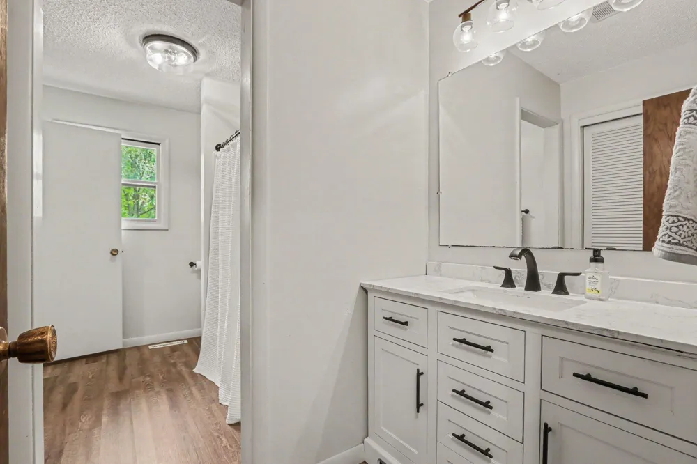 16711 CD AVENUE E Augusta, MI 49012