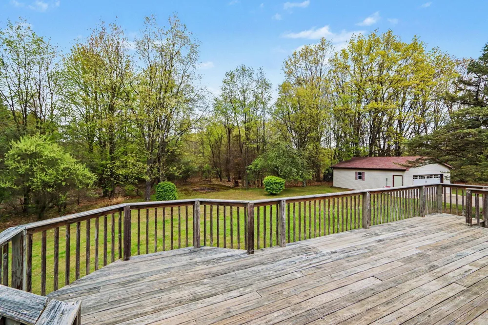 16711 CD AVENUE E Augusta, MI 49012