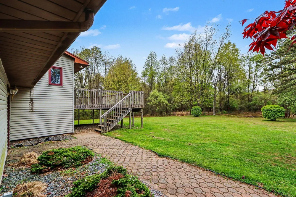 16711 CD AVENUE E Augusta, MI 49012