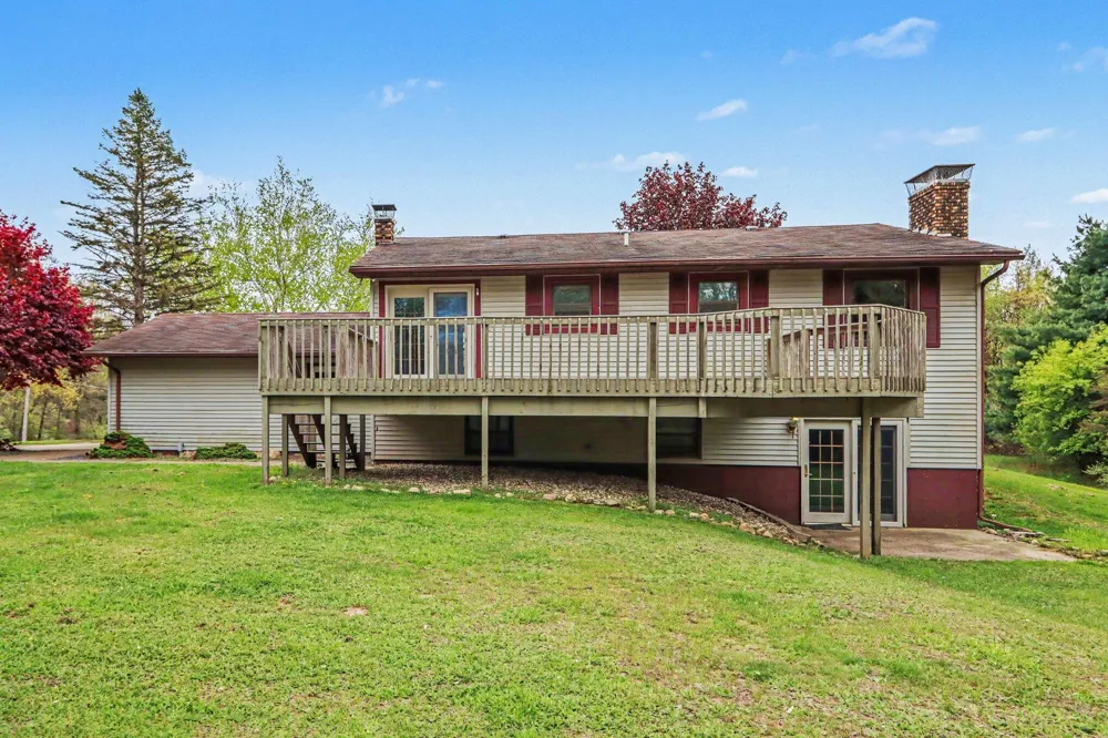 16711 CD AVENUE E Augusta, MI 49012