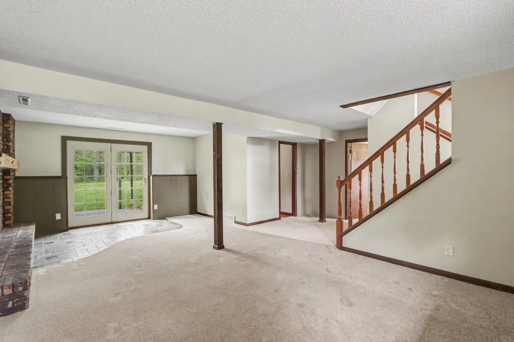 16711 CD AVENUE E Augusta, MI 49012