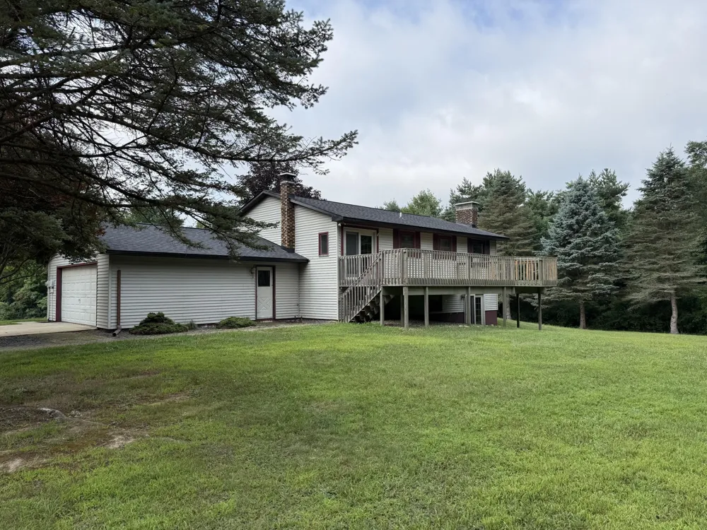 16711 CD AVENUE E Augusta, MI 49012