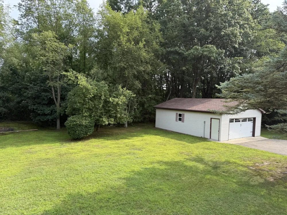 16711 CD AVENUE E Augusta, MI 49012