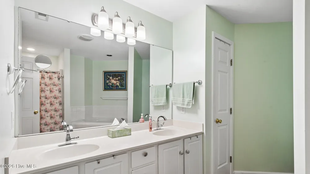 2209 Locksley Woods Drive #E Greenville, NC 27858