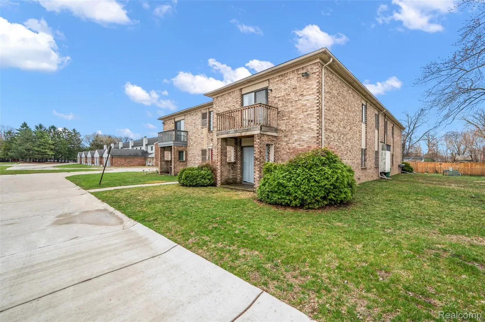 286 E 13 Mile Road #101 Madison Heights City, MI 48071