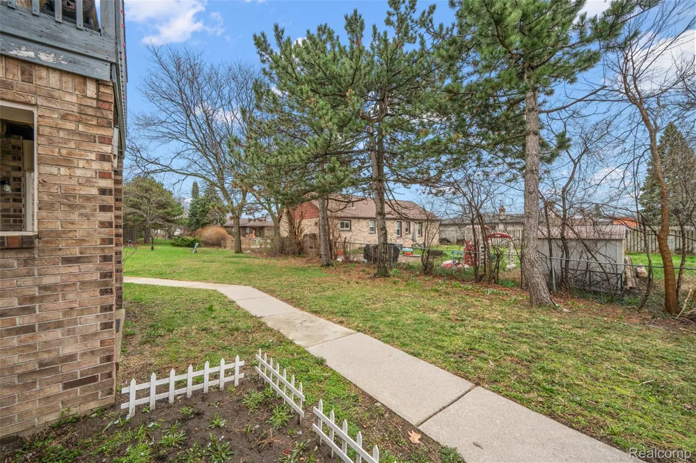 286 E 13 Mile Road #101 Madison Heights City, MI 48071