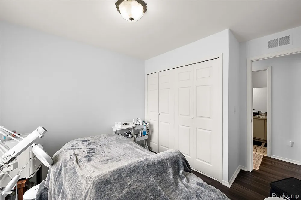286 E 13 Mile Road #101 Madison Heights City, MI 48071