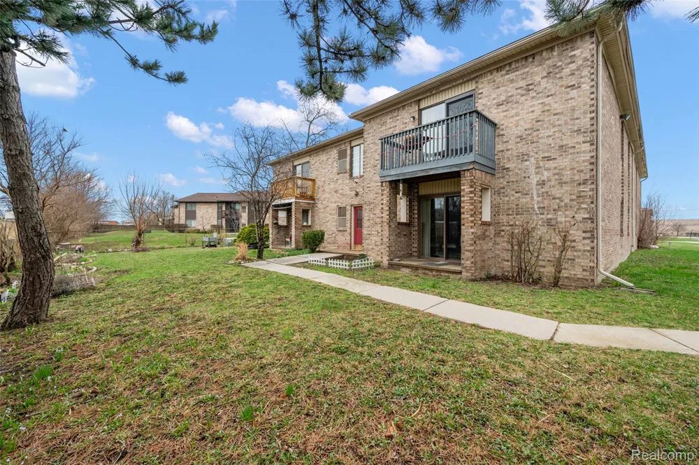 286 E 13 Mile Road #101 Madison Heights City, MI 48071