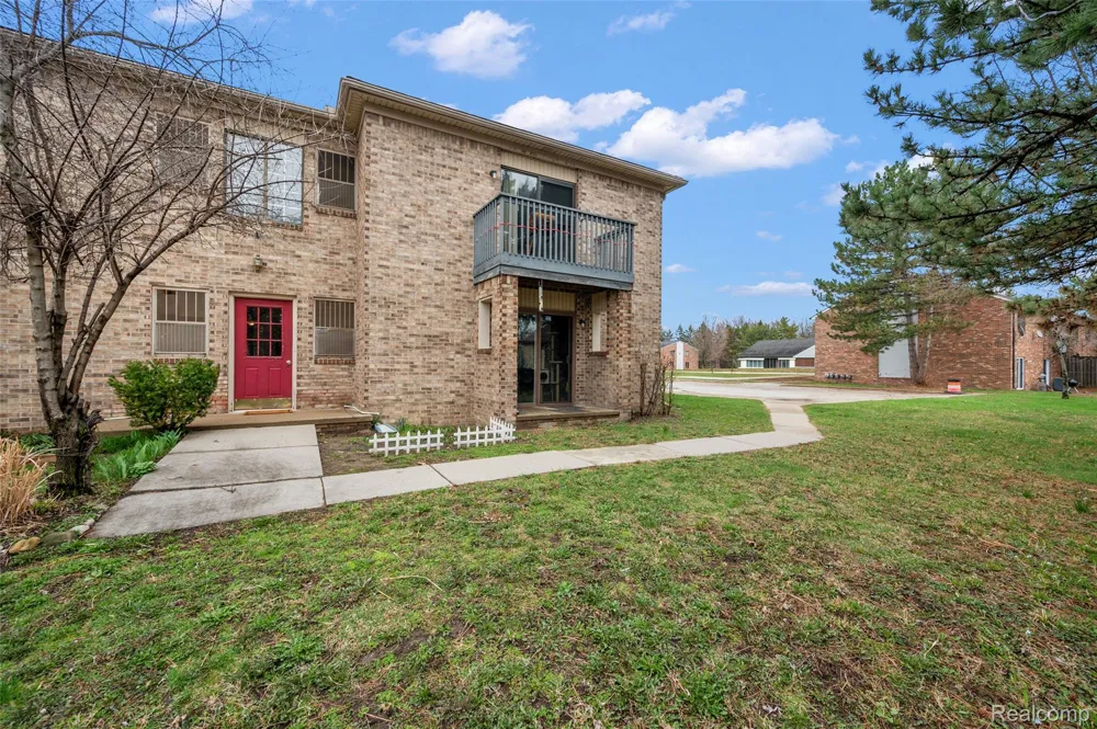 286 E 13 Mile Road #101 Madison Heights City, MI 48071