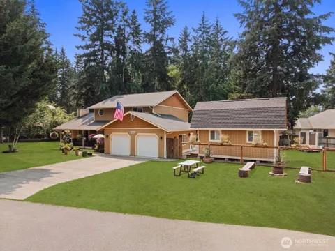 17827 Overlake Court SE