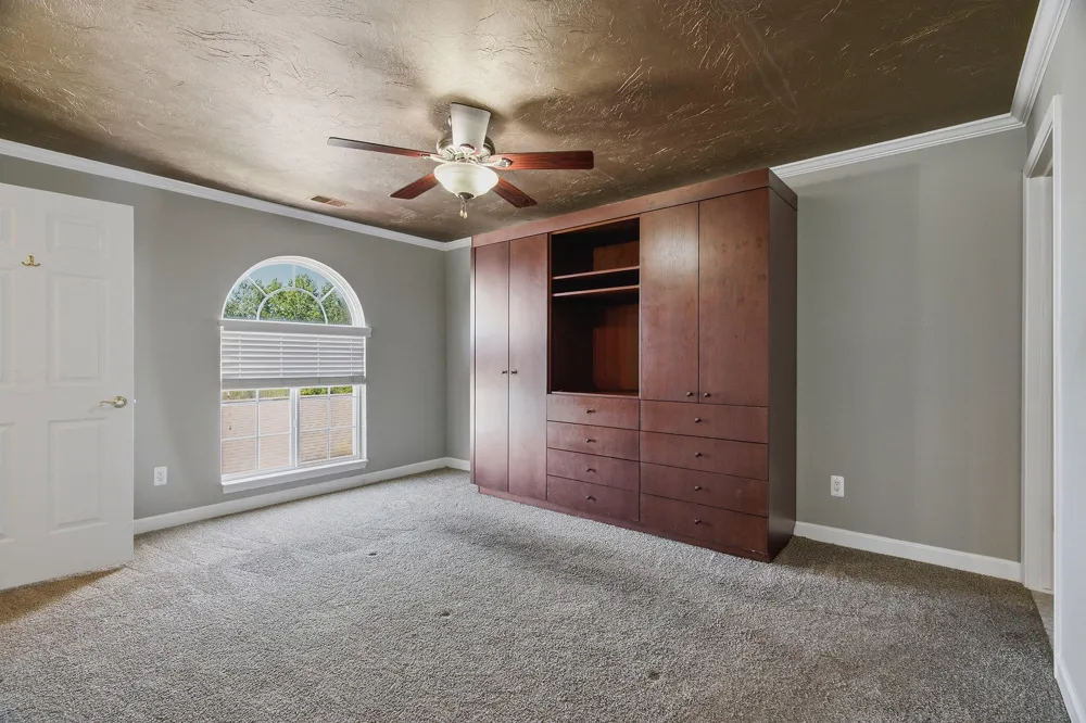 37782 Jefferson Avenue Harrison Charter Township, MI 48045
