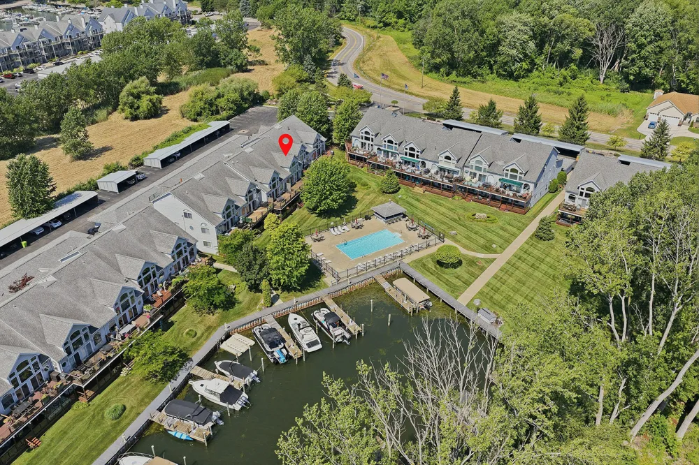 37782 Jefferson Avenue Harrison Charter Township, MI 48045