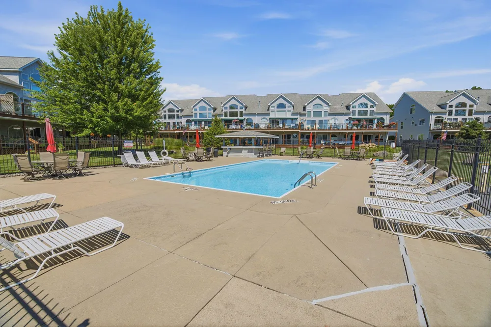 37782 Jefferson Avenue Harrison Charter Township, MI 48045