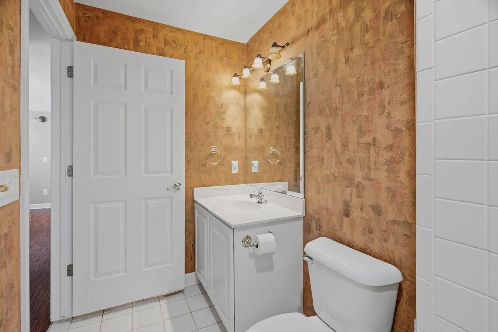 37782 Jefferson Avenue Harrison Charter Township, MI 48045