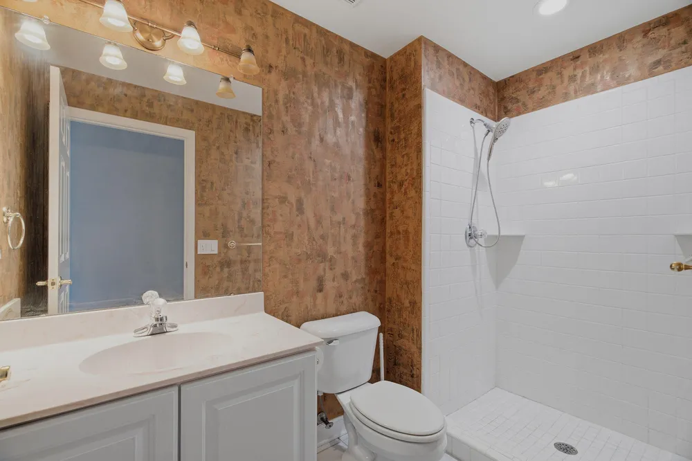 37782 Jefferson Avenue Harrison Charter Township, MI 48045