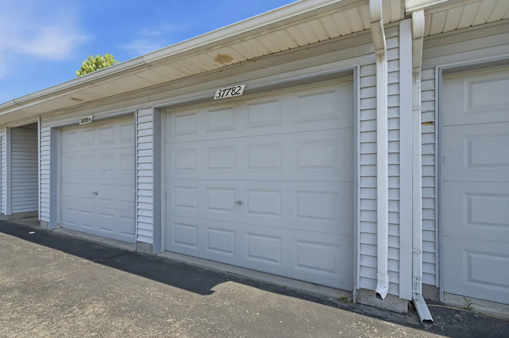 37782 Jefferson Avenue Harrison Charter Township, MI 48045
