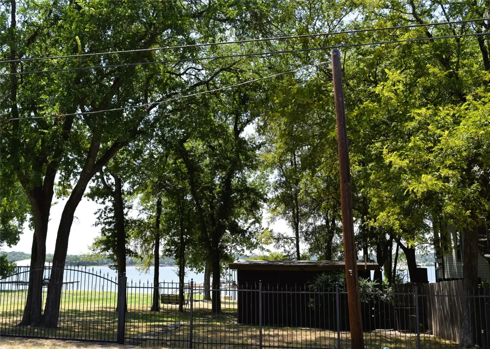 1411 E Lake Drive Weatherford, TX 76087