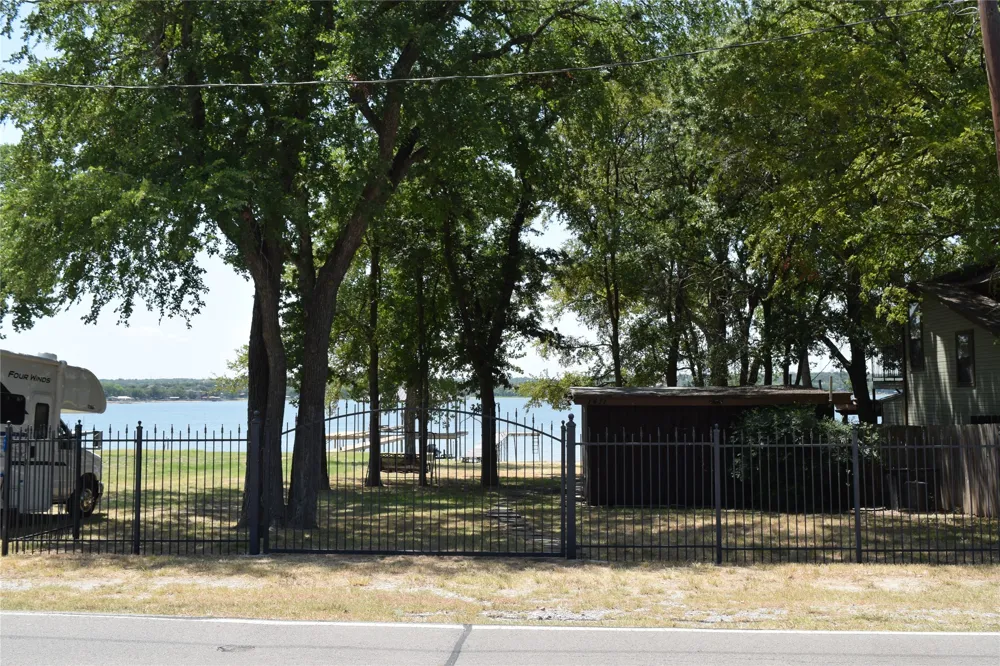 1411 E Lake Drive Weatherford, TX 76087