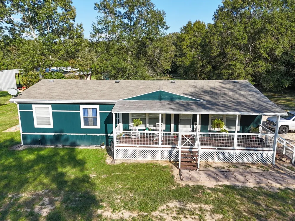 3270 County Road 2285 Cleveland, TX 77327
