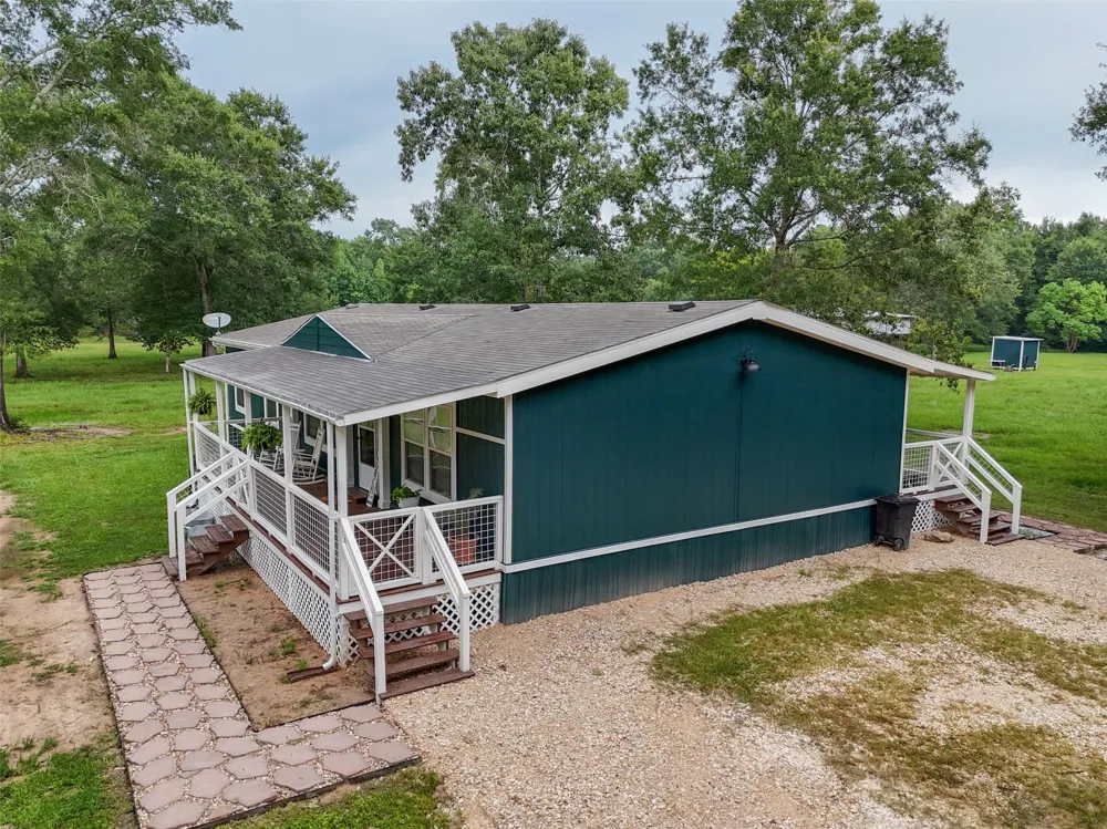 3270 County Road 2285 Cleveland, TX 77327