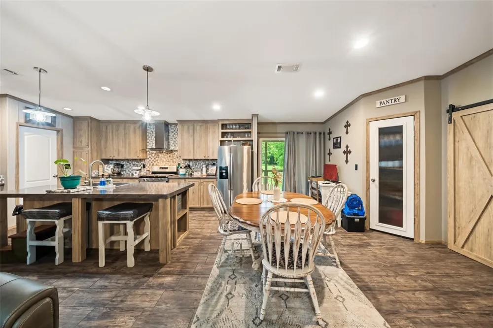 3270 County Road 2285 Cleveland, TX 77327