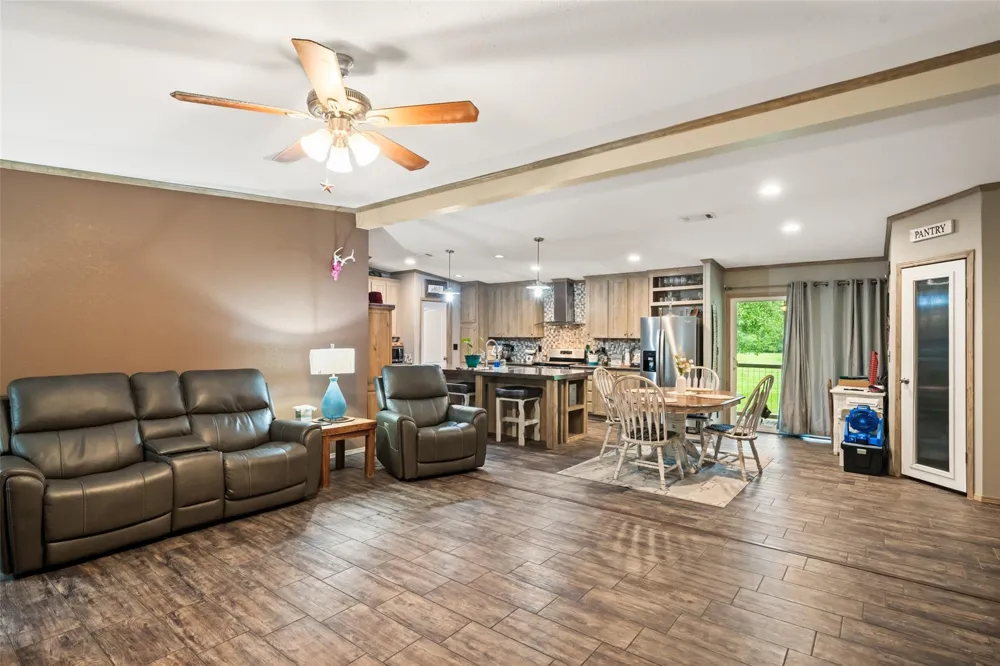 3270 County Road 2285 Cleveland, TX 77327