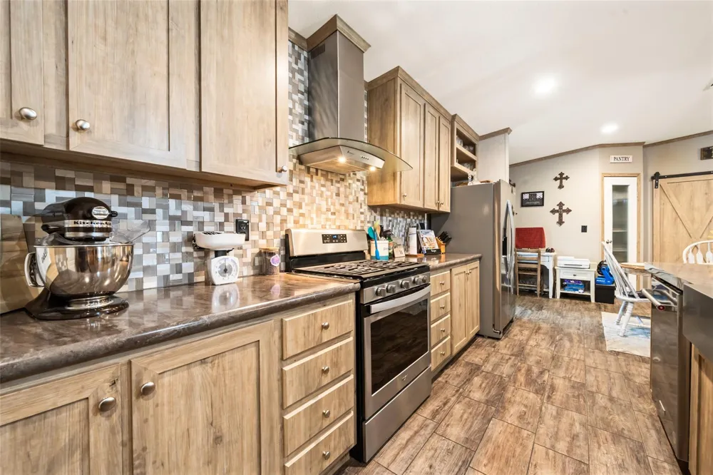 3270 County Road 2285 Cleveland, TX 77327