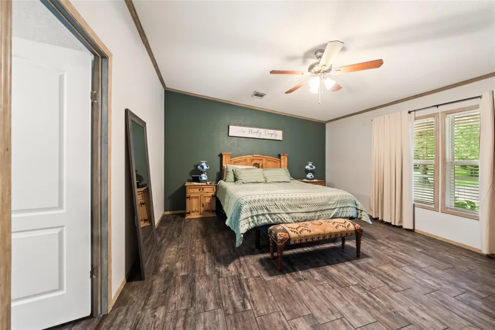 3270 County Road 2285 Cleveland, TX 77327