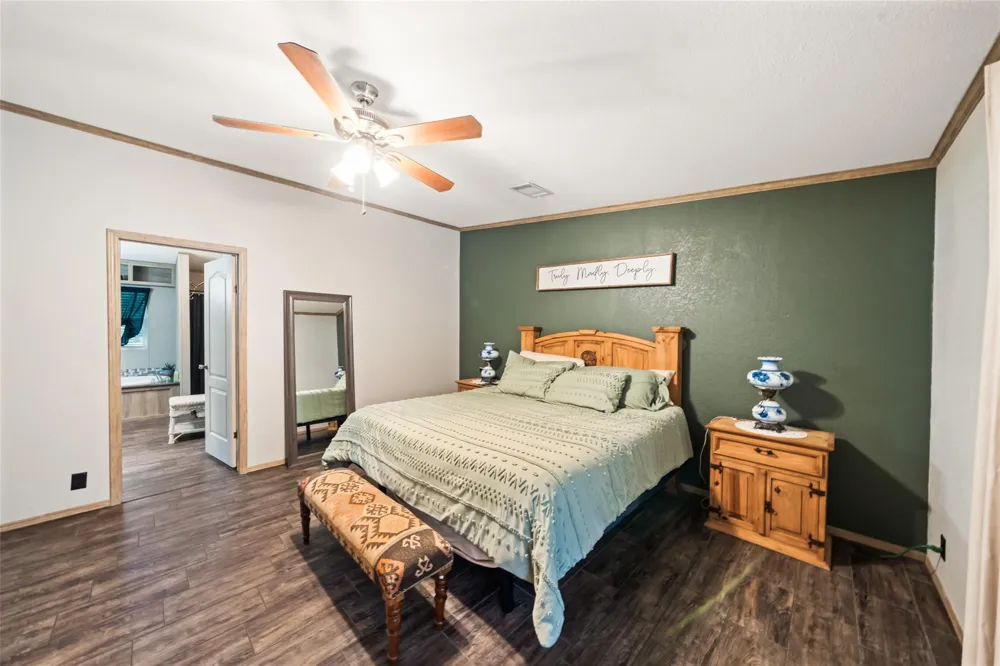 3270 County Road 2285 Cleveland, TX 77327