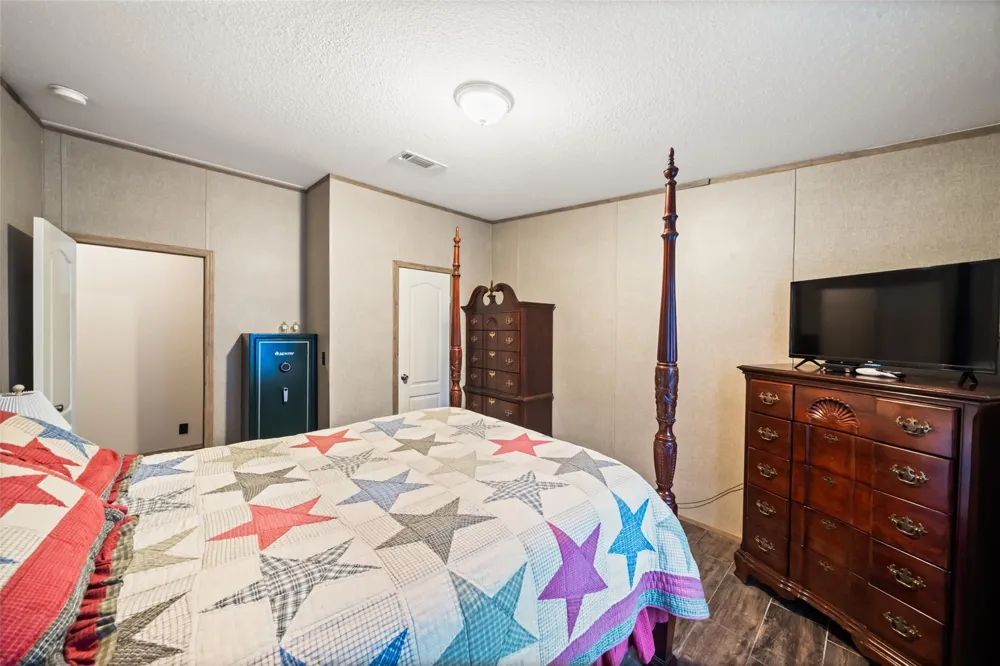 3270 County Road 2285 Cleveland, TX 77327