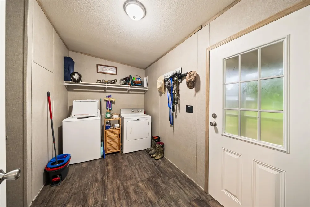 3270 County Road 2285 Cleveland, TX 77327