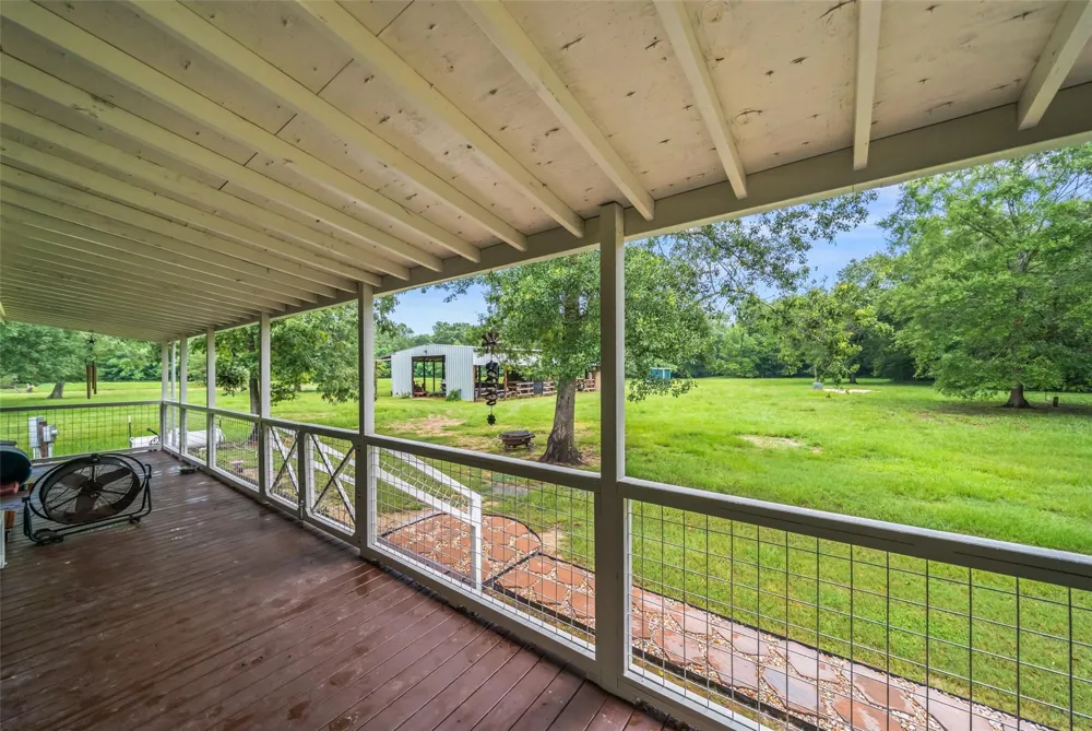 3270 County Road 2285 Cleveland, TX 77327