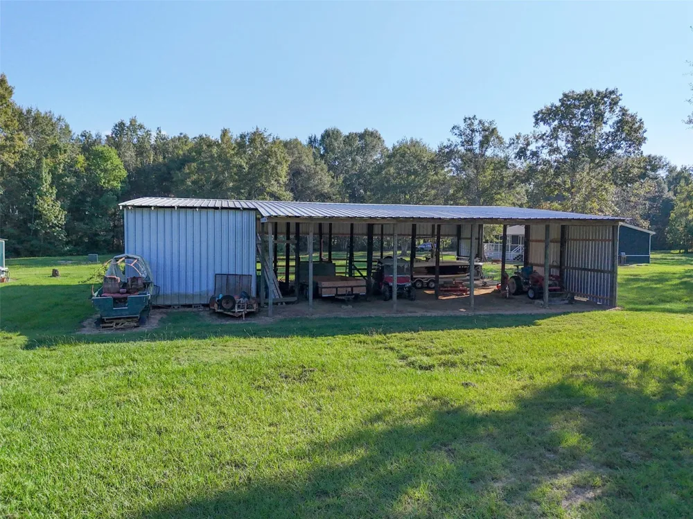 3270 County Road 2285 Cleveland, TX 77327