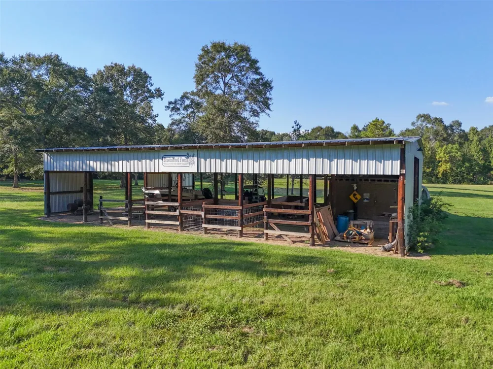 3270 County Road 2285 Cleveland, TX 77327