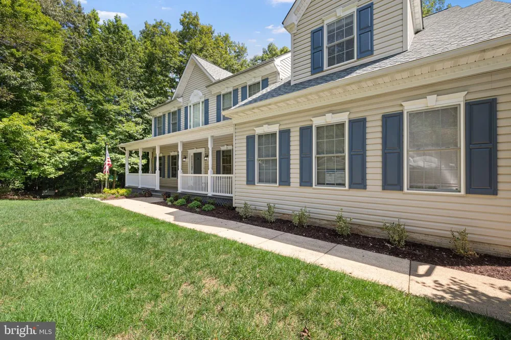14023 FLAGTREE PLACE Manassas, VA 20112