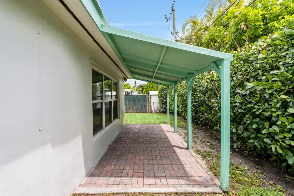 4987 SW 25th Avenue Dania Beach, FL 33312