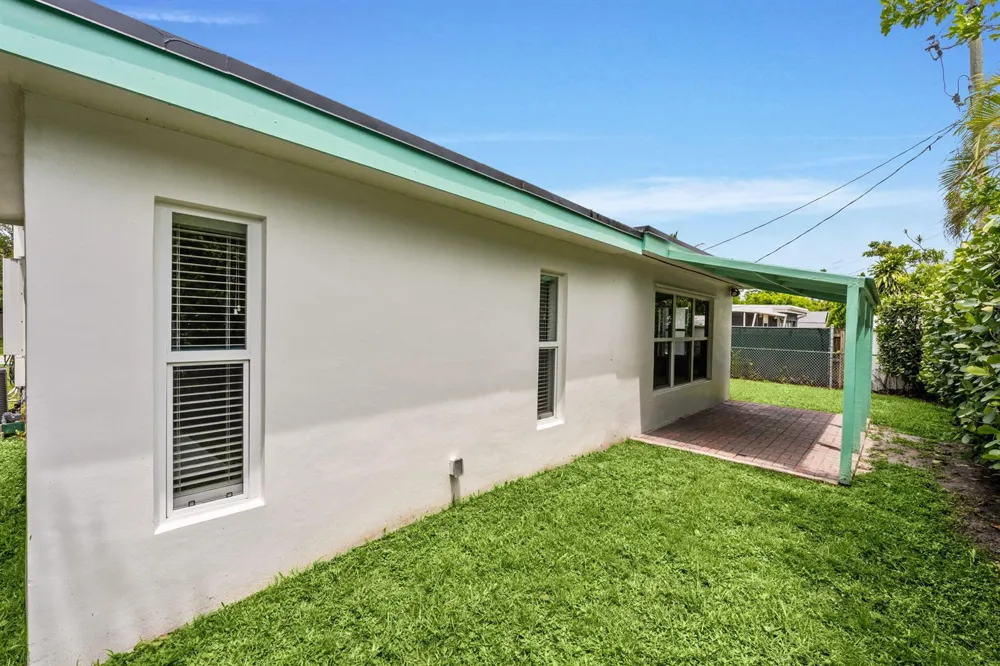 4987 SW 25th Avenue Dania Beach, FL 33312
