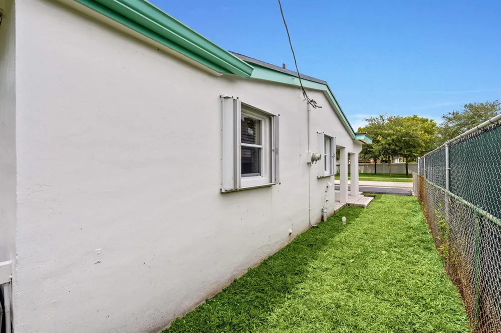 4987 SW 25th Avenue Dania Beach, FL 33312