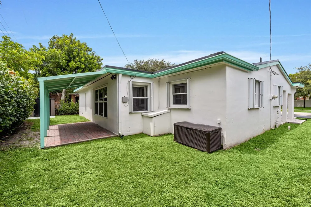 4987 SW 25th Avenue Dania Beach, FL 33312