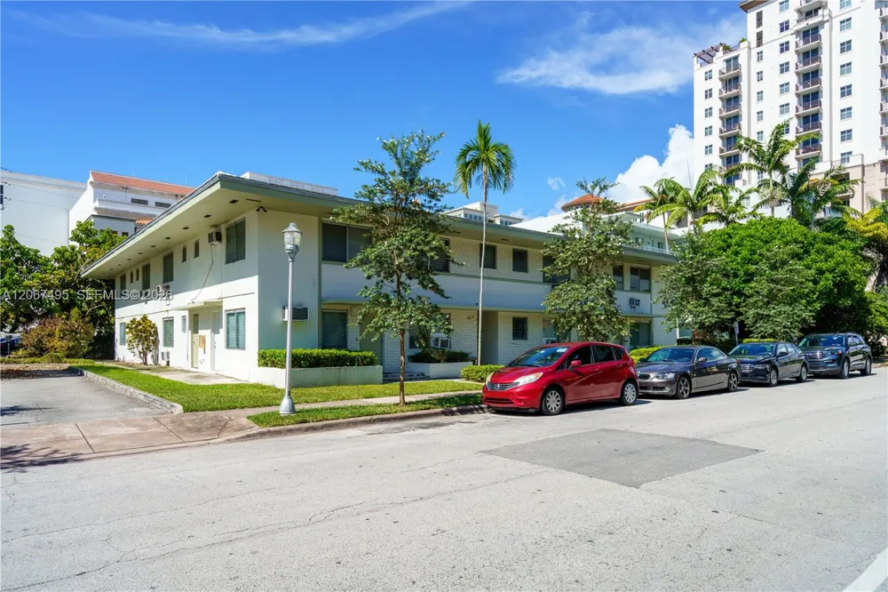 260 Navarre Ave #2 Coral Gables, FL 33134