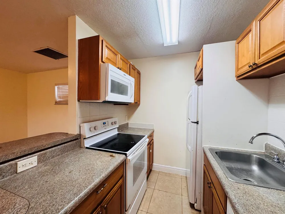 7 CROSSINGS CIRCLE #G Boynton Beach, FL 33435
