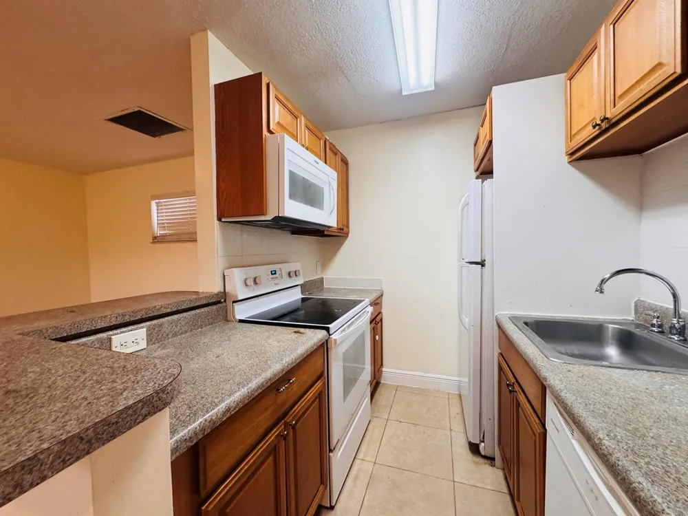 7 CROSSINGS CIRCLE #G Boynton Beach, FL 33435